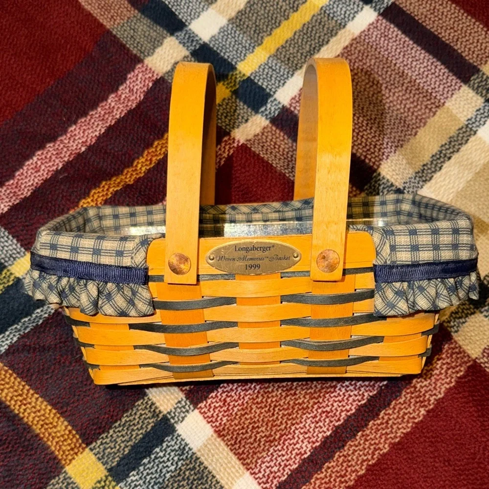 Longaberger Woven Memories Basket 1999 chore basket handles plastic insert USA
